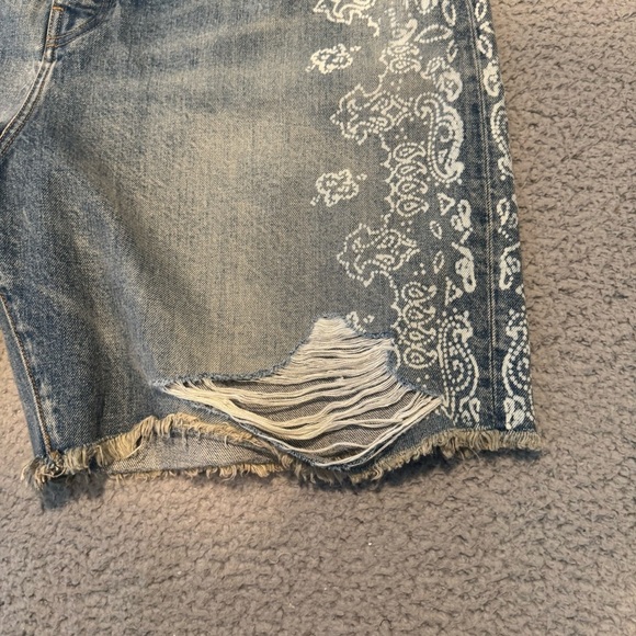 AMIRI - Straight-Leg Paisley-Print Distressed Denim Shorts - Blue Size 40 NWOT - Picture 3 of 16